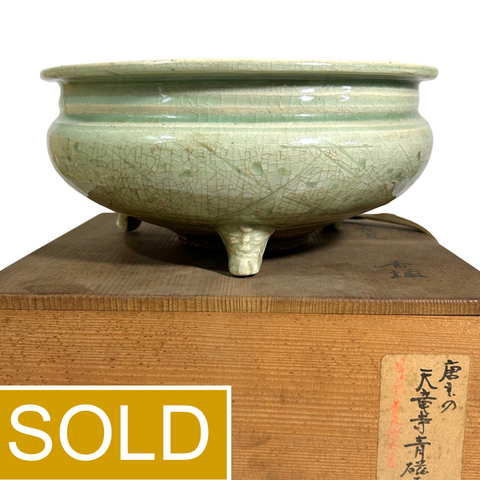 Ming LONGQUAN CELADON-GLAZED TRIPOD CENSER - Chinese Porcelain