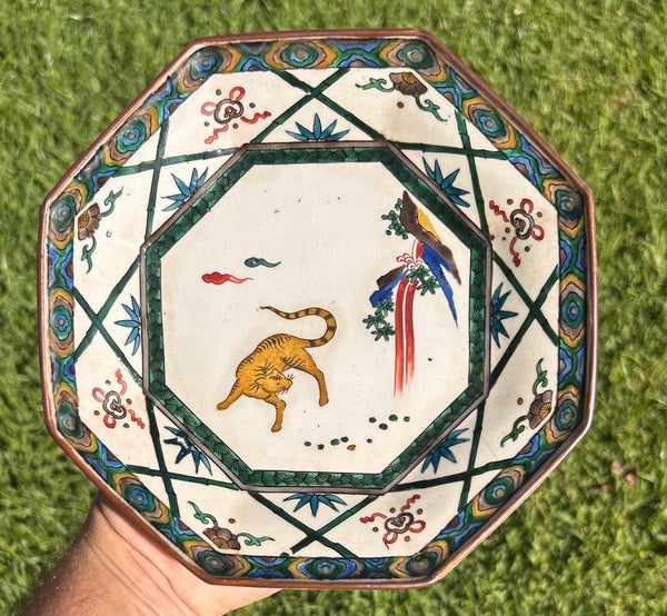 Ko-Kutani Tiger Octagonal Plate with Fuku Mark Edo 19th Century