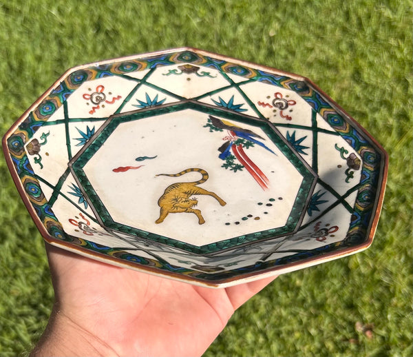 Ko-Kutani Tiger Octagonal Plate with Fuku Mark Edo 19th Century