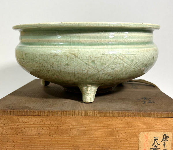 Ming LONGQUAN CELADON-GLAZED TRIPOD CENSER - Chinese Porcelain