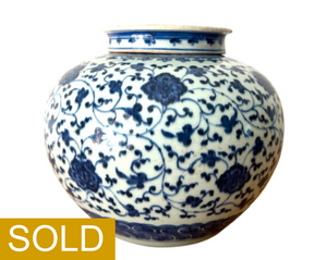 - Qing 18th Century Floral Ginger Jar with Lid - Chinese Porcelain