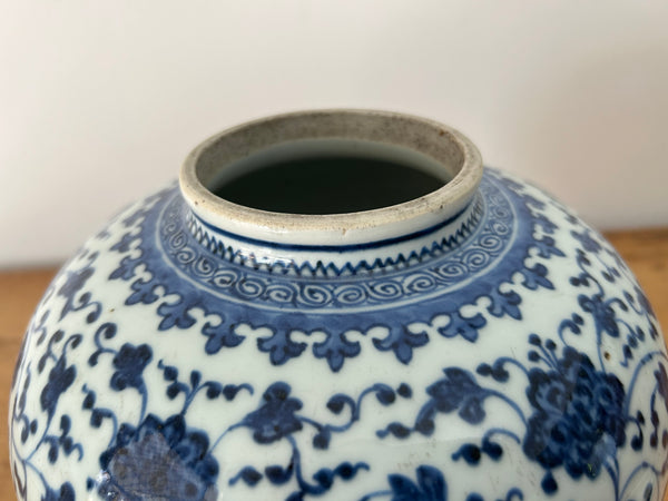 - Qing 18th Century Floral Ginger Jar with Lid - Chinese Porcelain