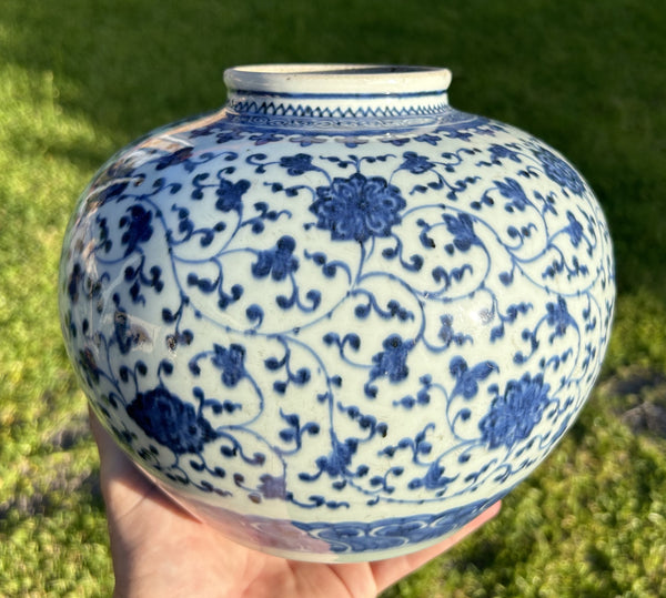 - Qing 18th Century Floral Ginger Jar with Lid - Chinese Porcelain