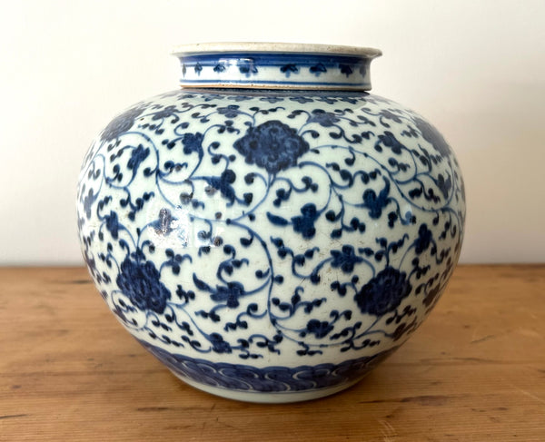 - Qing 18th Century Floral Ginger Jar with Lid - Chinese Porcelain
